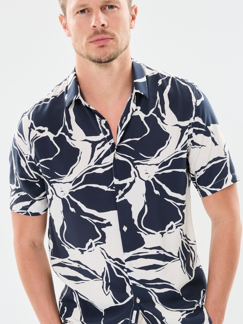 Ikks Navy and White Floral Short-Sleeve Button-Down Shirt